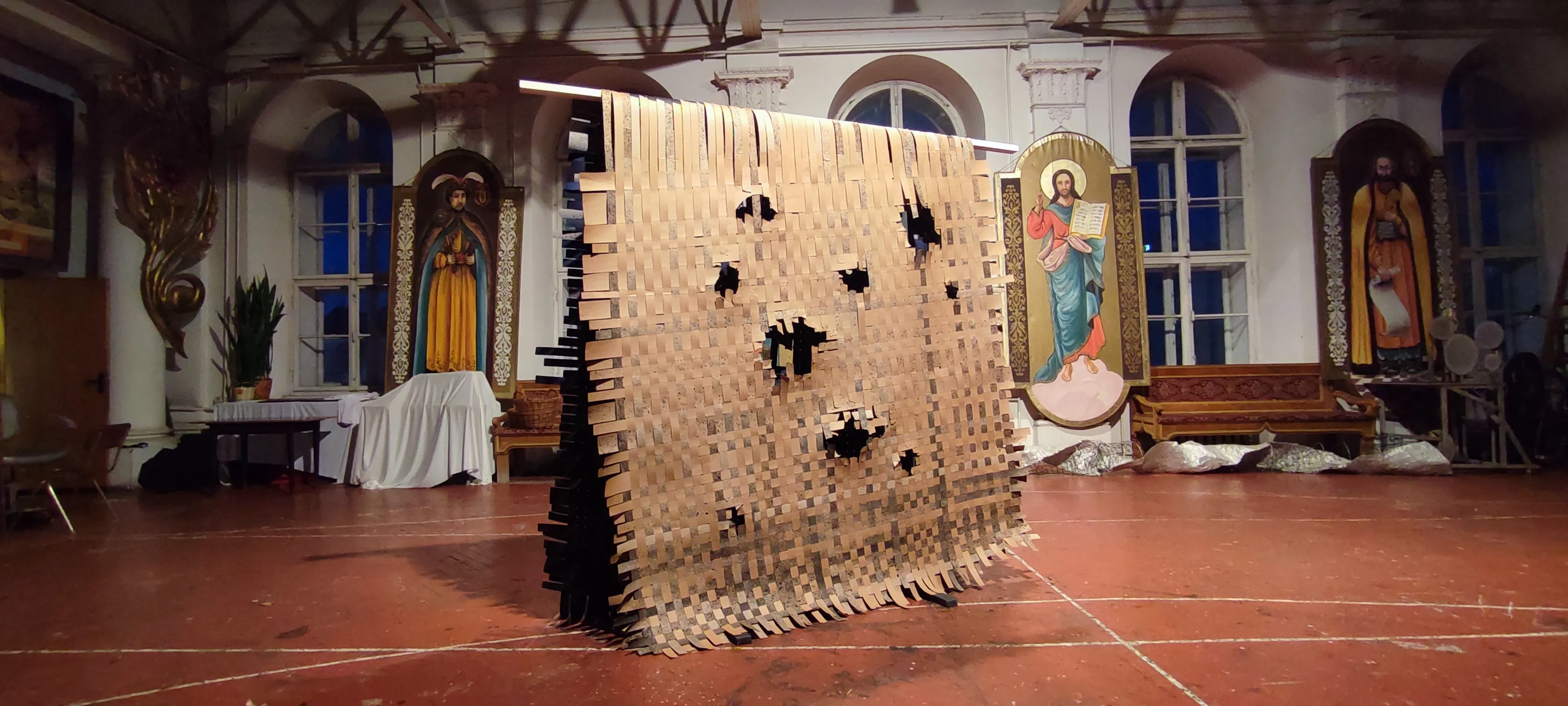 Зображення "Інше життя - Another life" від Орест Гелитович, розмір: 200х200х50, матеріали: Папір, медіум: Графіка, місто: Львів Фото 1 з 2.